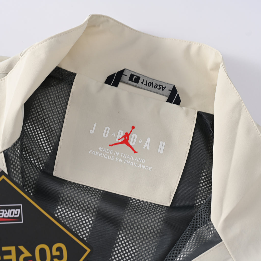 Windbreaker 26/27 - Cream